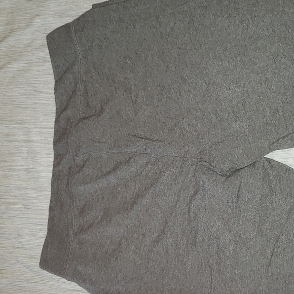 Weekends by Chico's Size 3 short gray knit pants - Picture 4 of 4